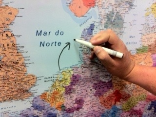 Plastificado Veleda: escribir Escribir sobre un mapa plastificado Veleda con marcador seco